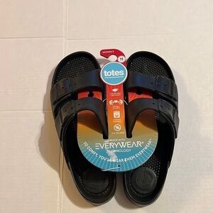 NWT-totes-11-black-made with everywhere, technology slides, sandals,shower shoes